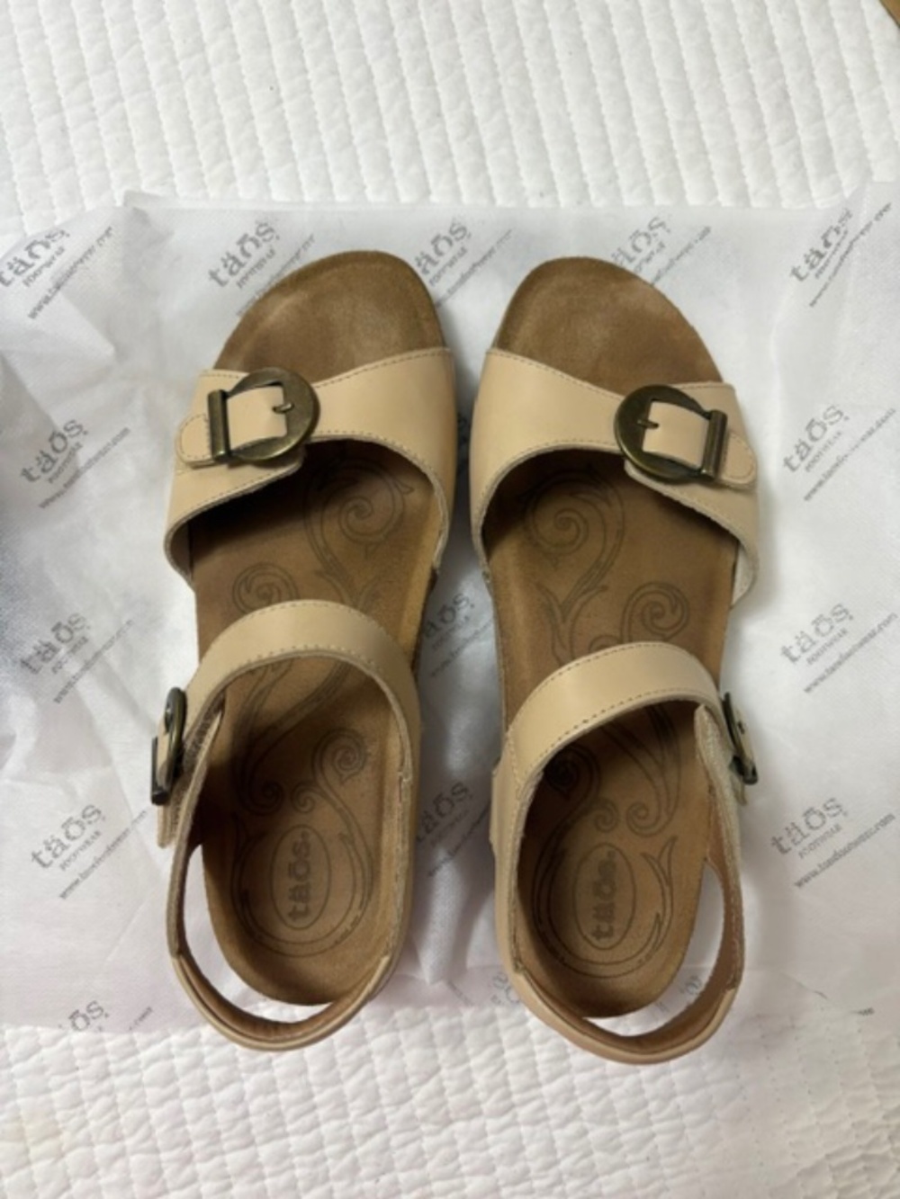 Taos Vera Sandles